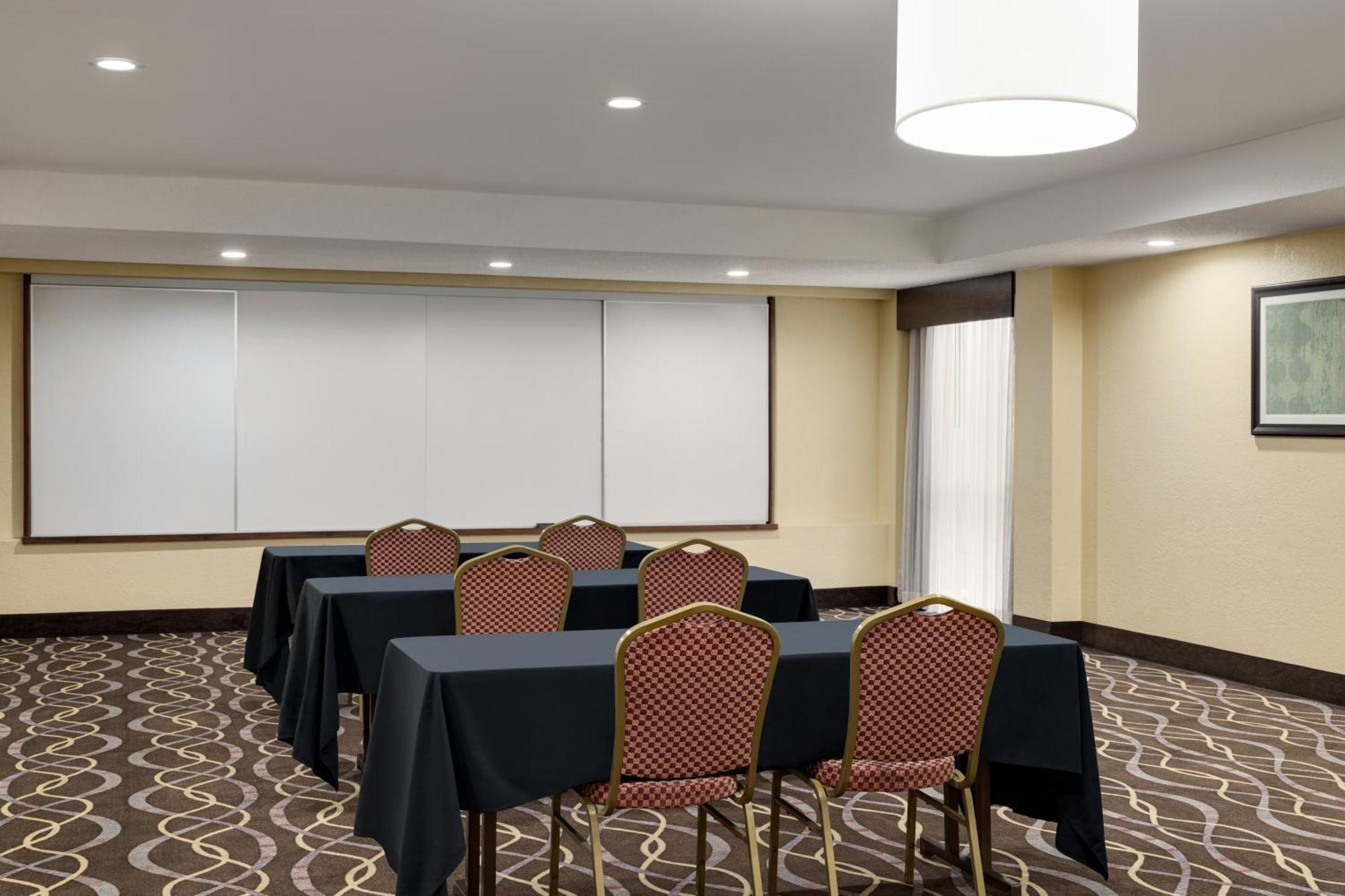 Americinn By Wyndham Grand Rapids Airport North Cascade Bagian luar foto