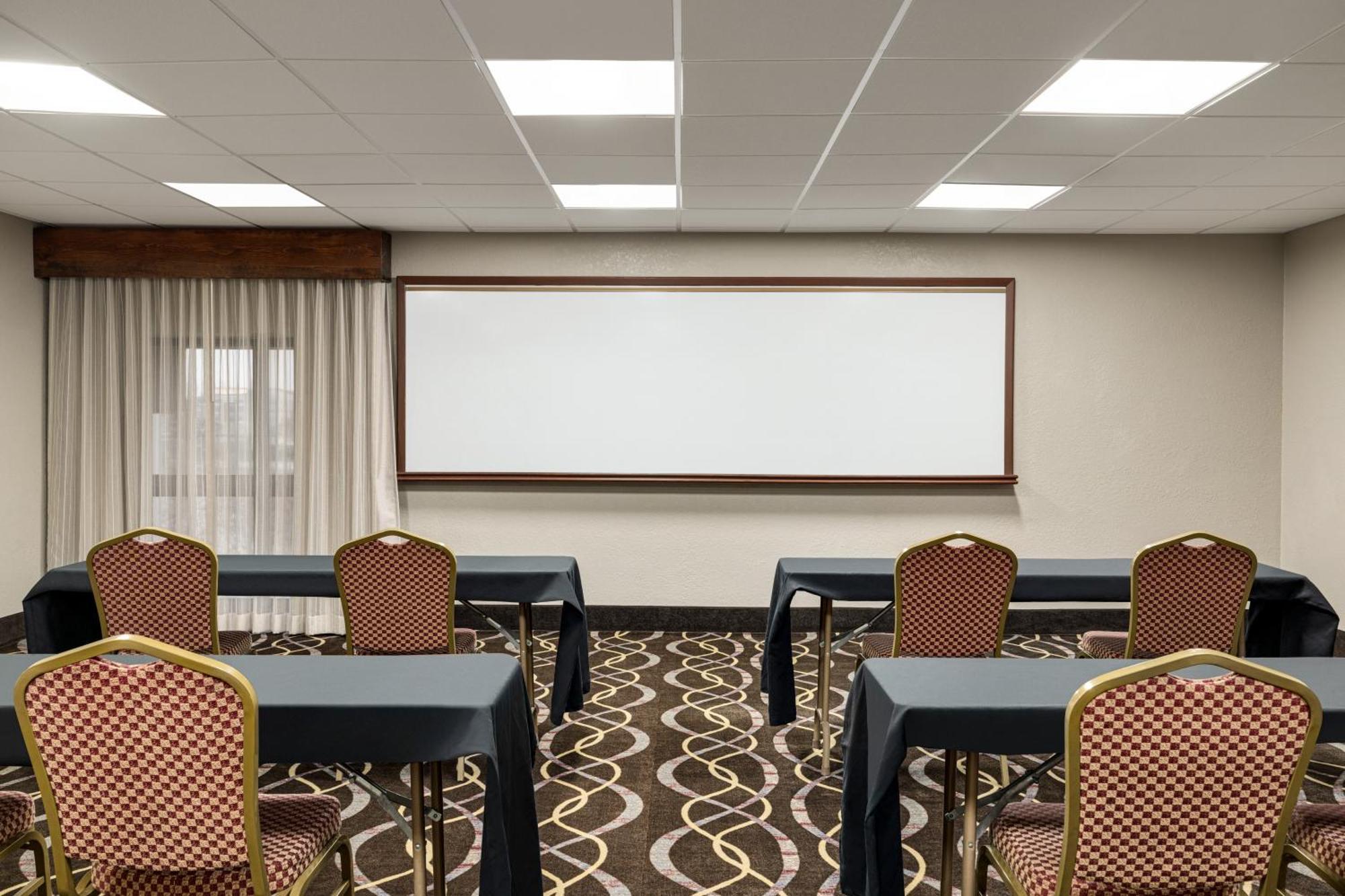 Americinn By Wyndham Grand Rapids Airport North Cascade Bagian luar foto